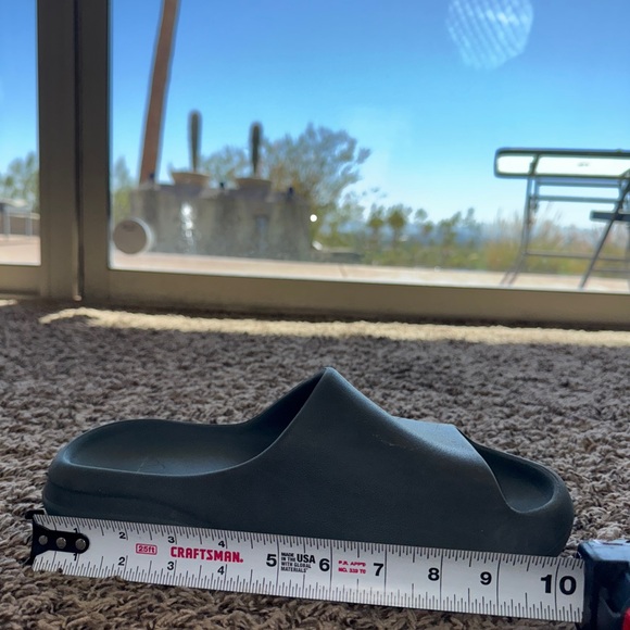 Adidas Yeezy Slide RARE DISCONTINUED SIZE mens 7, womens 9 Slate Grey NWT - Picture 5 of 6